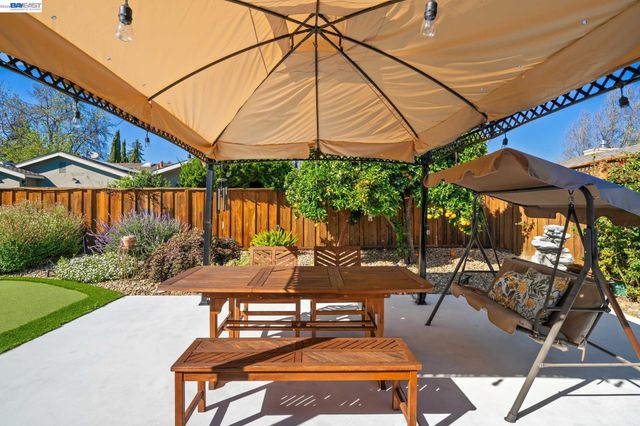 35290 Farnham Dr, Newark, CA 94560