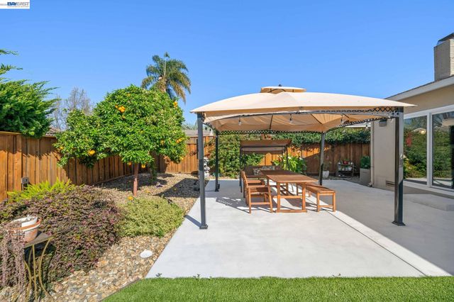 35290 Farnham Dr, Newark, CA 94560