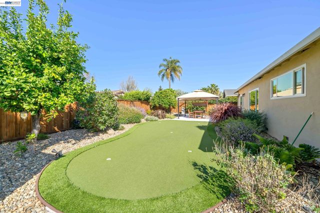 35290 Farnham Dr, Newark, CA 94560