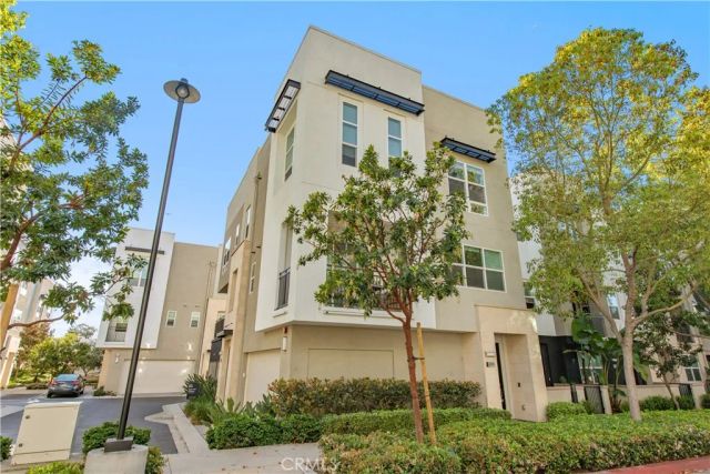 2208 Synergy, Irvine, CA 92614
