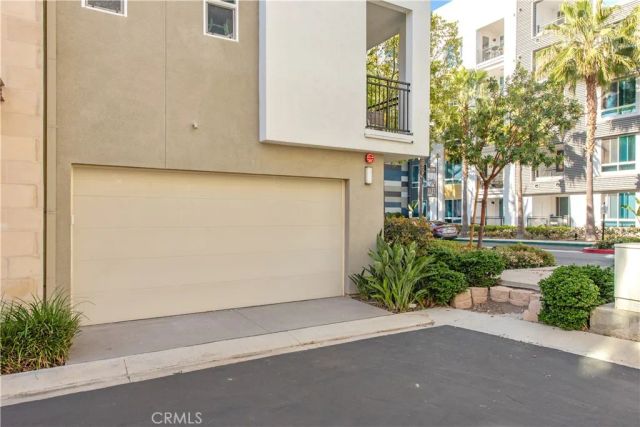 2208 Synergy, Irvine, CA 92614
