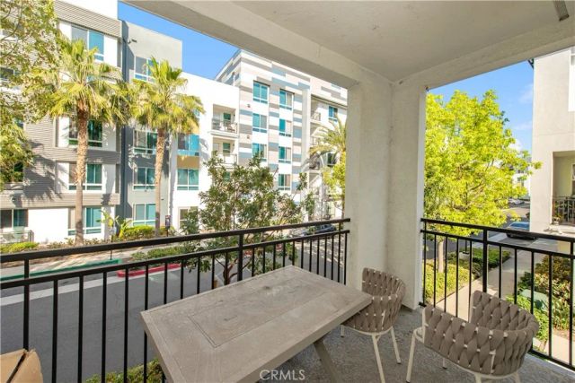2208 Synergy, Irvine, CA 92614