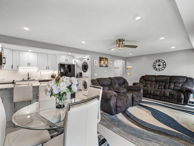 360 Littleton Rd D4, Chelmsford, MA 01824