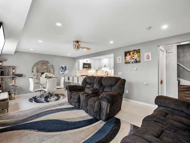 360 Littleton Rd D4, Chelmsford, MA 01824