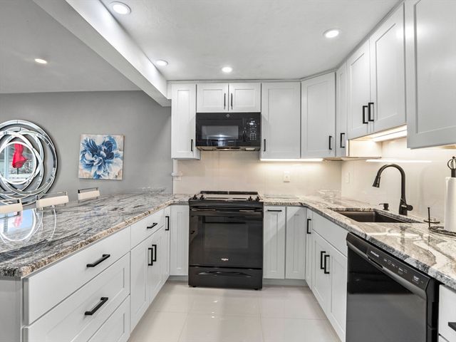 360 Littleton Rd D4, Chelmsford, MA 01824