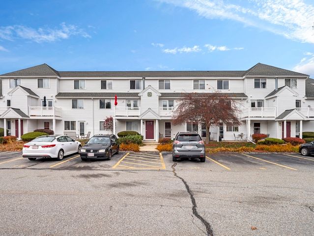 360 Littleton Rd D4, Chelmsford, MA 01824