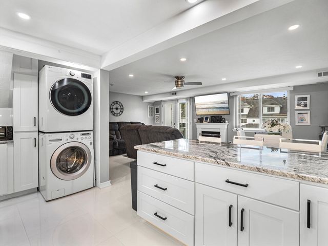 360 Littleton Rd D4, Chelmsford, MA 01824