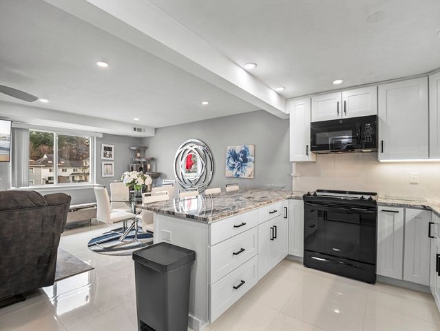 360 Littleton Rd D4, Chelmsford, MA 01824