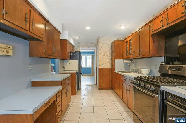 52 Deer Trail Road, Hillsdale, NJ 07642