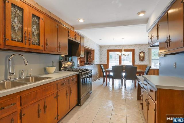 52 Deer Trail Road, Hillsdale, NJ 07642