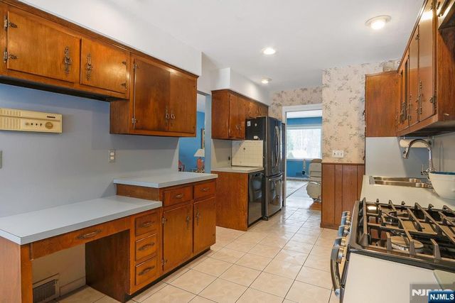 52 Deer Trail Road, Hillsdale, NJ 07642