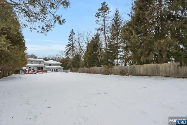 52 Deer Trail Road, Hillsdale, NJ 07642