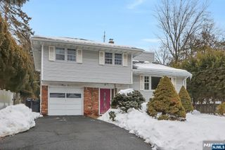 52 Deer Trail Road, Hillsdale, NJ 07642