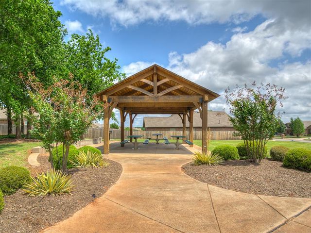 3304 Eaglerock Lane, Norman, OK 73069