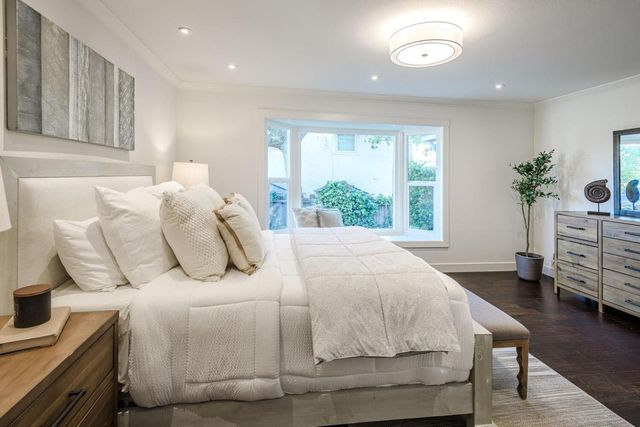 39 Victoria Road, Burlingame, CA 94010