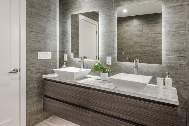 39 Victoria Road, Burlingame, CA 94010