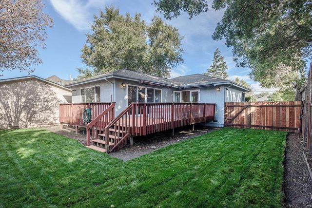 39 Victoria Road, Burlingame, CA 94010