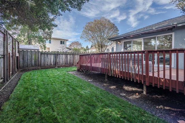 39 Victoria Road, Burlingame, CA 94010