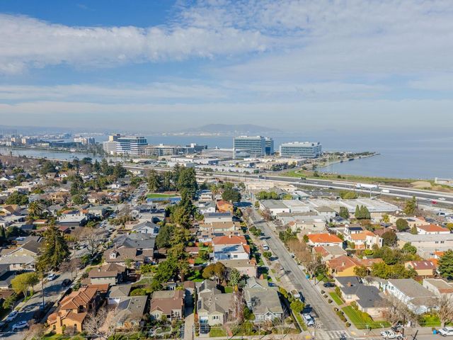 39 Victoria Road, Burlingame, CA 94010