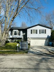 1605 Old Farm Lane, Chesterton, IN 46304