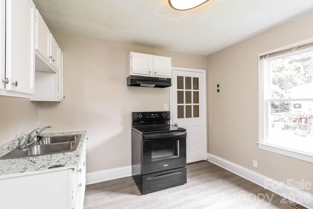 2740 Remington Street, Charlotte, NC 28216