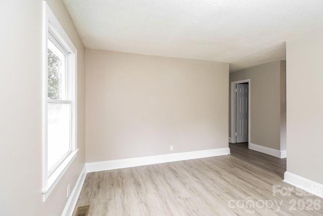 2740 Remington Street, Charlotte, NC 28216