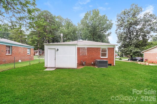 2740 Remington Street, Charlotte, NC 28216