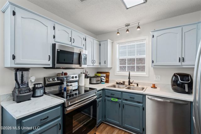 9724 W Dogwood Court, Olive Branch, MS 38654