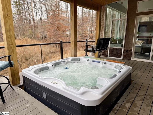 111 N Hogan Drive, Westminster, SC 29693