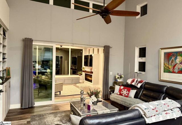 111 N Hogan Drive, Westminster, SC 29693