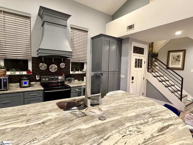 111 N Hogan Drive, Westminster, SC 29693