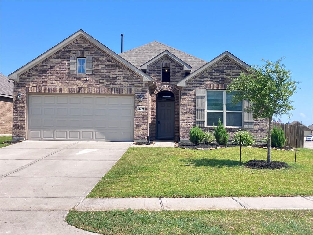 4219 W Bayou Maison Circle, Dickinson, TX 77539