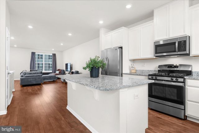 105 EDGEWATER CT, Quakertown, PA 18951