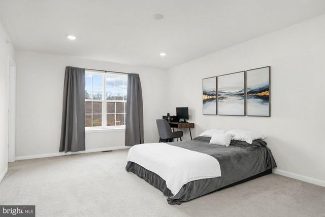 105 EDGEWATER CT, Quakertown, PA 18951