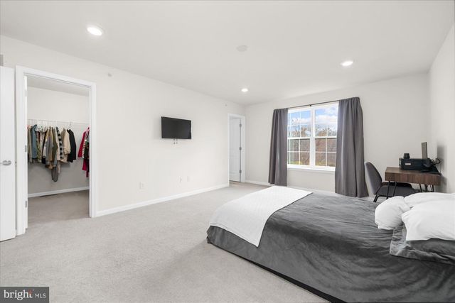 105 EDGEWATER CT, Quakertown, PA 18951