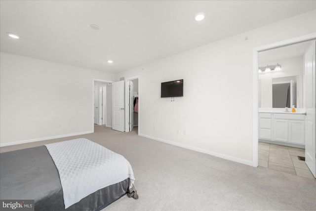 105 EDGEWATER CT, Quakertown, PA 18951