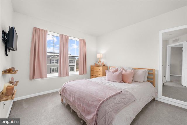 105 EDGEWATER CT, Quakertown, PA 18951