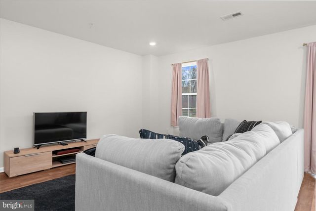 105 EDGEWATER CT, Quakertown, PA 18951