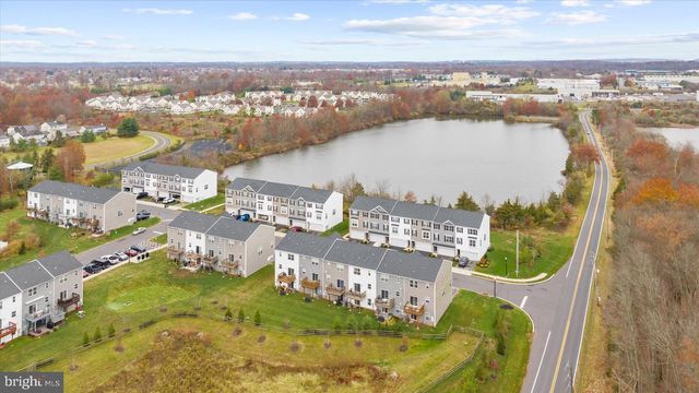 105 EDGEWATER CT, Quakertown, PA 18951