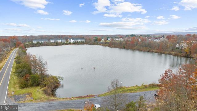 105 EDGEWATER CT, Quakertown, PA 18951