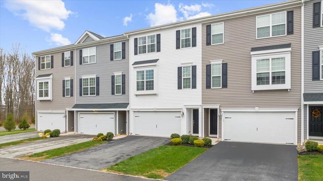 105 EDGEWATER CT, Quakertown, PA 18951