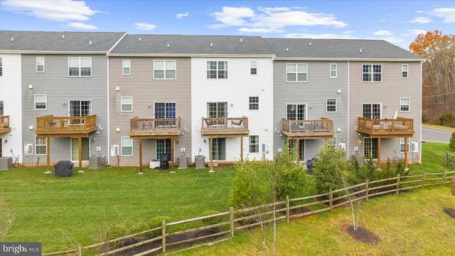 105 EDGEWATER CT, Quakertown, PA 18951