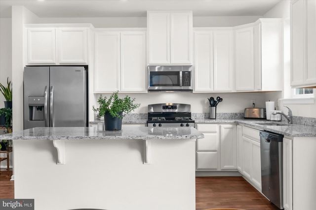 105 EDGEWATER CT, Quakertown, PA 18951