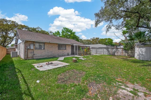 16643 Seawolf Drive, Houston, TX 77062