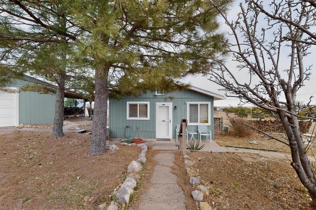 8 Pamela Place, Tijeras, NM 87059