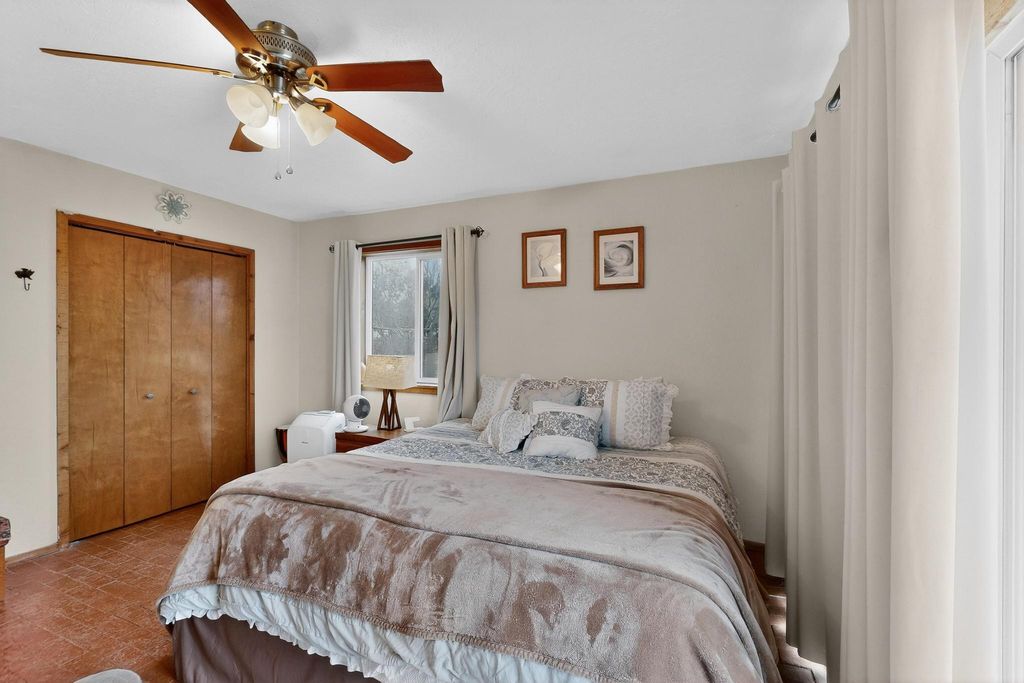 Image 11 of property listing at 8 Pamela Place, Tijeras, NM 87059