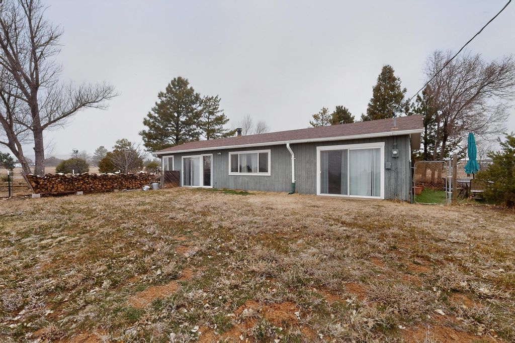 Image 17 of property listing at 8 Pamela Place, Tijeras, NM 87059