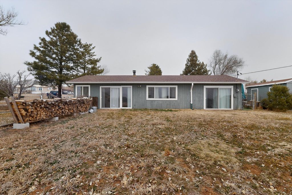 Image 18 of property listing at 8 Pamela Place, Tijeras, NM 87059