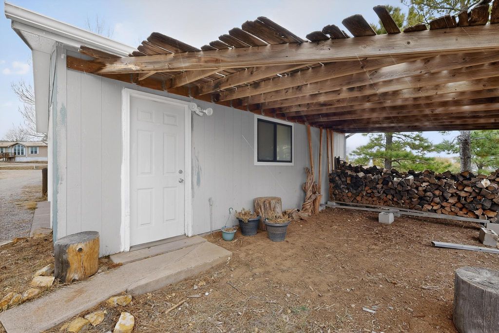 Image 19 of property listing at 8 Pamela Place, Tijeras, NM 87059