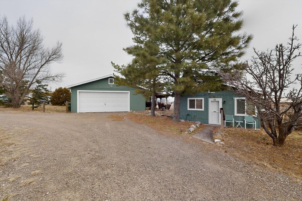 Image 2 of property listing at 8 Pamela Place, Tijeras, NM 87059